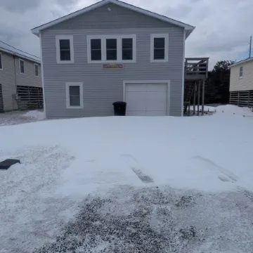 Comfortable and clean beach cottage convenient access to the beach.