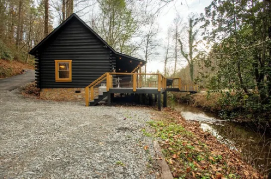 Modern Creekside Cabin + Fire pit