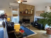 Cozy Cottage with Private pool, Private Hot Tub and Internet