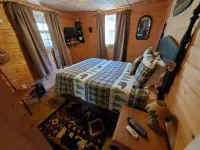 Grandma's Mountain Cabin - Up and Running Hotels in Edneyville