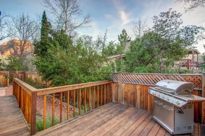 Spacious 5 Bedroom/3 Bathroom Tranquil Sedona Getaway! Hotels near Chapel of the Holy Cross