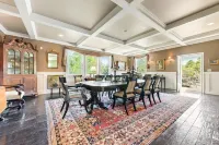 Secluded 7000sq foot  home 5 minutes from the beach and 15 minutes from Newport!