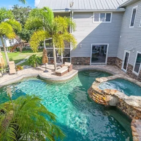 Shangri-La ♛ Private Waterfront Resort Sleeps 30 • 3 Acres •Mega Pool•Game House