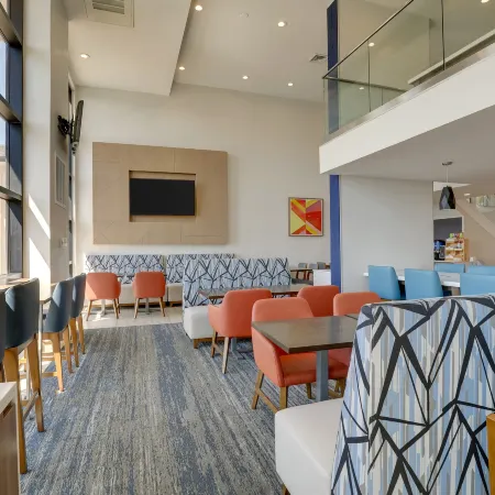 Holiday Inn Express & Suites BRANSON 76 CENTRAL by IHG