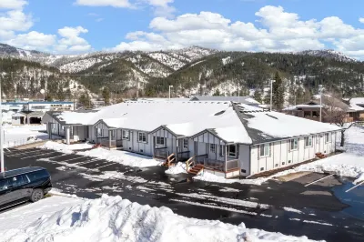 Silver Strike Condo #2 Great for Families! Convenient centralized location.