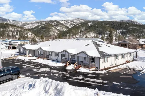 Silver Strike Condo #1 Spacious and Modern. Convenient Centralized Location.