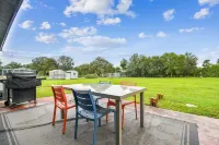 Modern 3bed, 2bath House in Wesley Chapel, with EV Charging Outlet, AC, & WiFi.