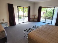 Asure Oak Estate Motor Lodge Hotels in Martinborough