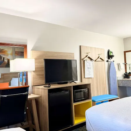 Days Inn by Wyndham Greenville