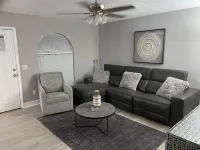 Charming 2-bedroom house with AC, WiFi in fabulous Panama City 파나마시티 호텔