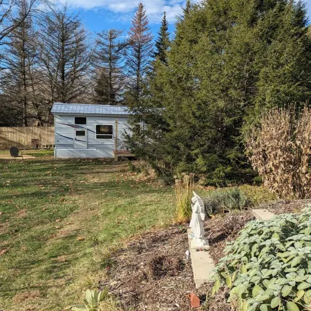 Cozy Tiny Home in Charming Bristol VT, Close to Skiing, Hiking, Swimming Holes Отели в г. Аддисон