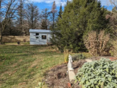 Cozy Tiny Home in Charming Bristol VT, Close to Major Ski Areas Free Ski Voucher