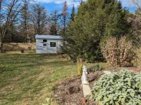 Cozy Tiny Home in charming Bristol VT, close to major ski areas Hotel a Bristol