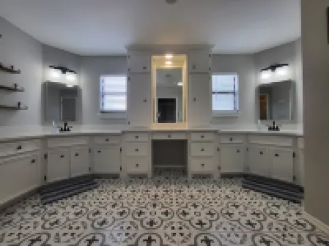 Texas-Sized Comfort w/ Pool Near DHR- Sleeps 14