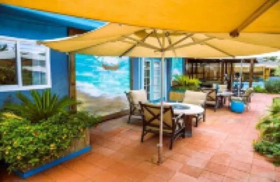 Best in Vegas!7 Bedroom/12 Beds -Sauna, Jacuzzi, Tropical, Golf, Close to Strip!