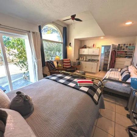 Sparkling Clean, Private & Quiet! Amazing Ocean Views [7]