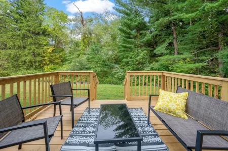 Premium 3-Story Townhome | Perfect for Large Groups Отели в г. Блумфилд