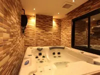 Platinum Seventy Serviced Apartments Hotels near Refan Hall