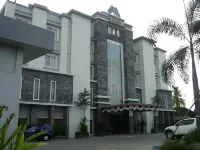 Hotel Palm Hotels near Kebun Sehat Baznas