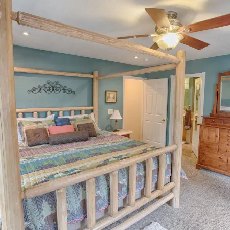 Cabin On NAT'L FOREST! LAKE & CREEK minutes away!