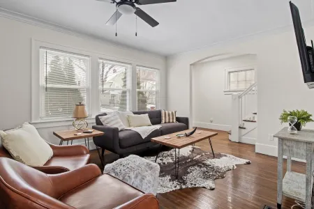 3-Bedroom Private Home with Game Room, Fully Fenced, Near Lake Ontario Shoreline