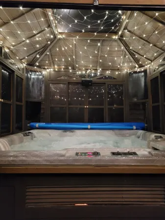 Charming A Frame 2-bedroom cabin with WiFi, AC in beautiful Rimforest Отели рядом с достопримечательностью «Библиотека Лейк Арроухед Бранч»