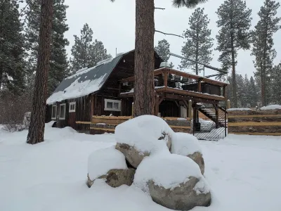 Unique Rustic and Renovated Barn in the Woods Hotels near Calvary Chapel Bitterroot Valley