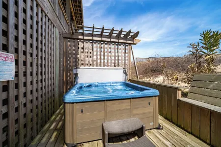 Newly Updated Beautiful 4BR Oceanfront Home with Pool & Hot Tub