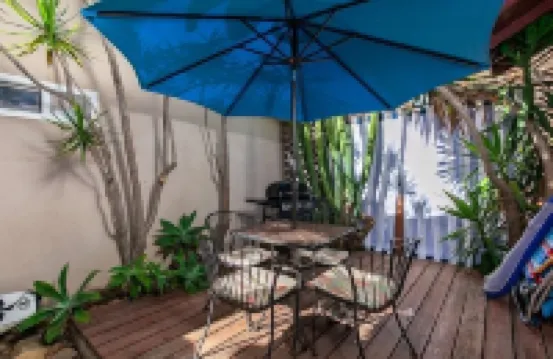 OB Cottage Hideaway Private Patio & Steps to the Sand