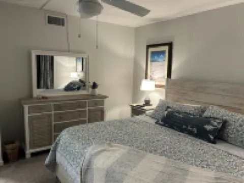 Lovely 2-bedroom condo in Key Largo with private beach, WiFi and fitness room