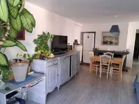F3 Marvivo-les Sablettes 15 m de la Plage Hotels in La Seyne-sur-Mer