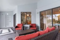Candida's Retreat, 3-bedroom home with WiFi, AC, Heated Pool, on the 7th tee.