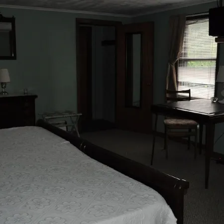 Manor House BnB, Soaking Tub, Pet Friendly