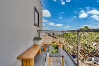 Panoramic View | 2bd/2BA | Sleeps 4 | Parking Available