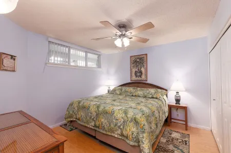 Amazing Direct Ocean Front Condo - Beautiful Sunsets, watch dolphins and whales Отели рядом с достопримечательностью «Hulihe'e Palace»