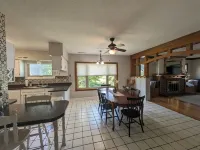 Beautiful & Spacious 2nd Floor Apartment