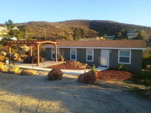 Charming 3-Bedroom House - Homestays
