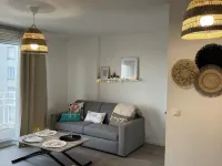 Studio Rénové à 30 Mètre de la Plage, 300 Mètre du Centre Ville 4 Couchages Hôtels à proximité de : Le carrousel de l'esplanade de Berck
