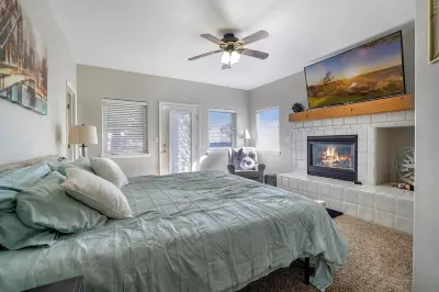NEW! Canyon Trail Condo. Private. Full kitchen! 😍<br>CAN’T BEAT THIS LOCATION! 📍 Hotels in der Nähe von Exotic Guppy