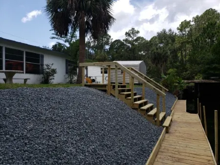 Chassahowitzka/Homossassa River Front With Two Kayaks Отели рядом с достопримечательностью «Get Up and Go Kayaking - The Chaz»