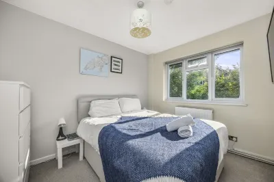 Secret Garden House with Free Parking by My Getaways Hotels near Christ's Hospital Chapel