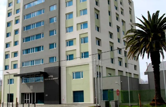 奇廉迭戈阿爾馬格羅酒店