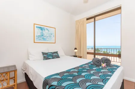 Ocean View 10 Pool & Spa Отели рядом с достопримечательностью «Port of Airlie»