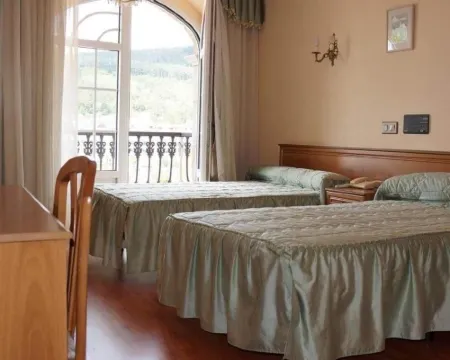 Hotel Larry Hotels in Cee