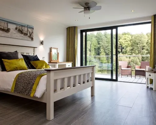 Canada Lodge and Lake Hotels in Pentyrch