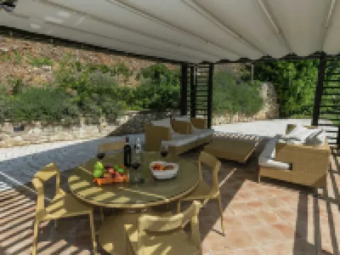 Luxury, Modern Apartment with Pool and Stunning Views 納爾尼酒店