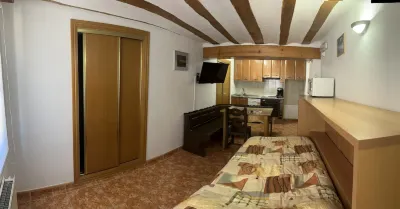 Pension Y Bar Jomer Hotels in Villambistia