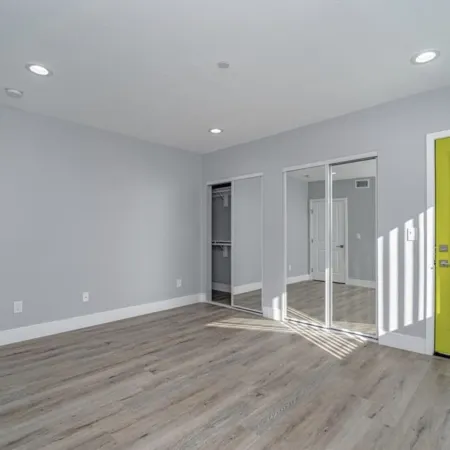 Green Homestay Отели рядом с достопримечательностью «Концертный зал Shrine Auditorium»
