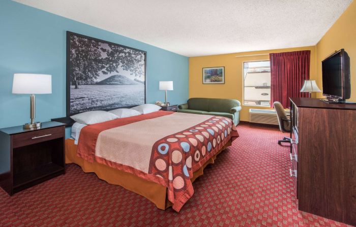 Super 8 by Wyndham Troy IL/St. Louis Area