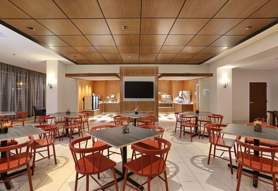 Holiday Inn Express Denver DowntownOver view